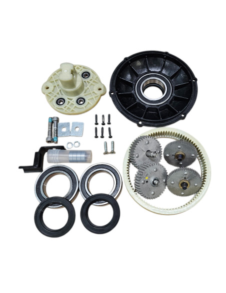 Complete set of spare gears, bearings and sealings in the gear box