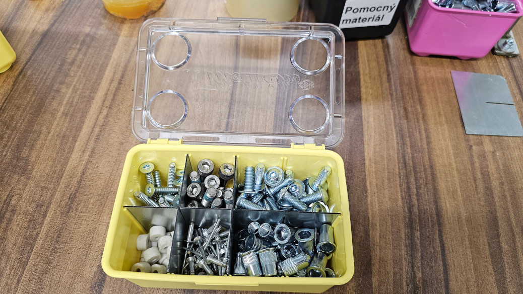 Aufbewahrungsbox mit Fächern